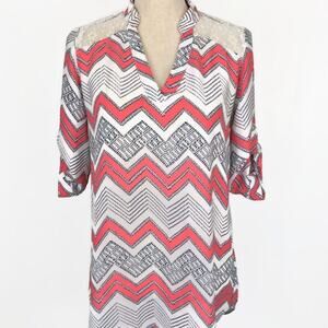 IZ Byer Tunic Top Chevron Print Women’s Sz Med Pink White 3/4 Roll Tab Sleeve